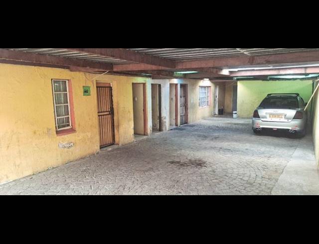 23 BEDROOM HOUSE FOR SALE IN KEMPTON PARK EXT 02